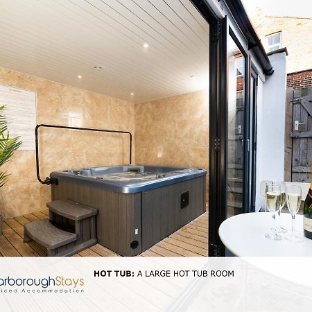 Scarborough Stays - Luxury Townhouse Ideal For Large Groups - Hot Tub Exterior foto